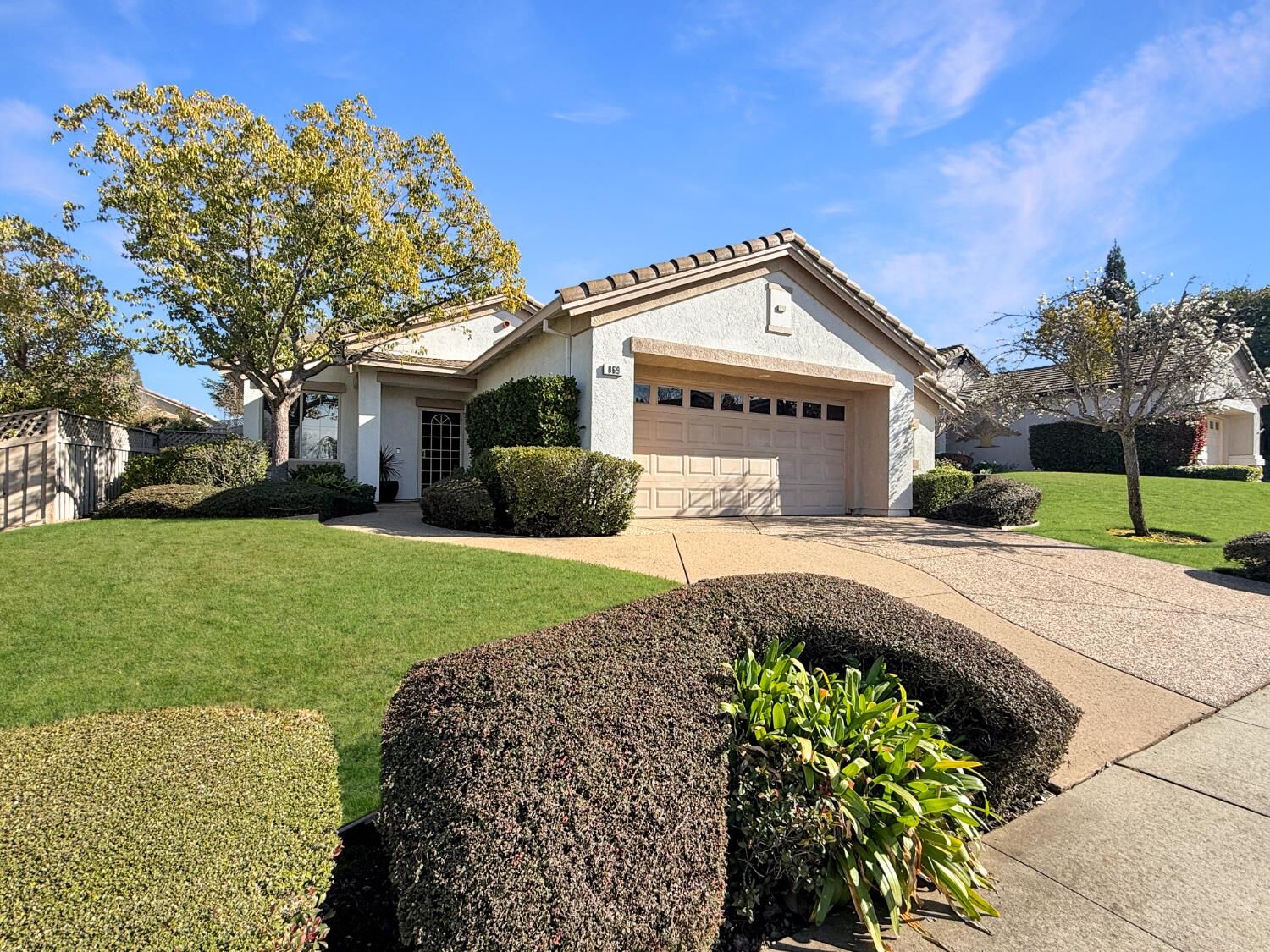 Property Photo:  869 Greenridge Court  CA 95648 
