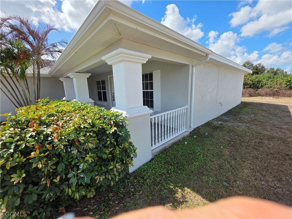 Property Photo:  426 Progress Avenue  FL 33974 