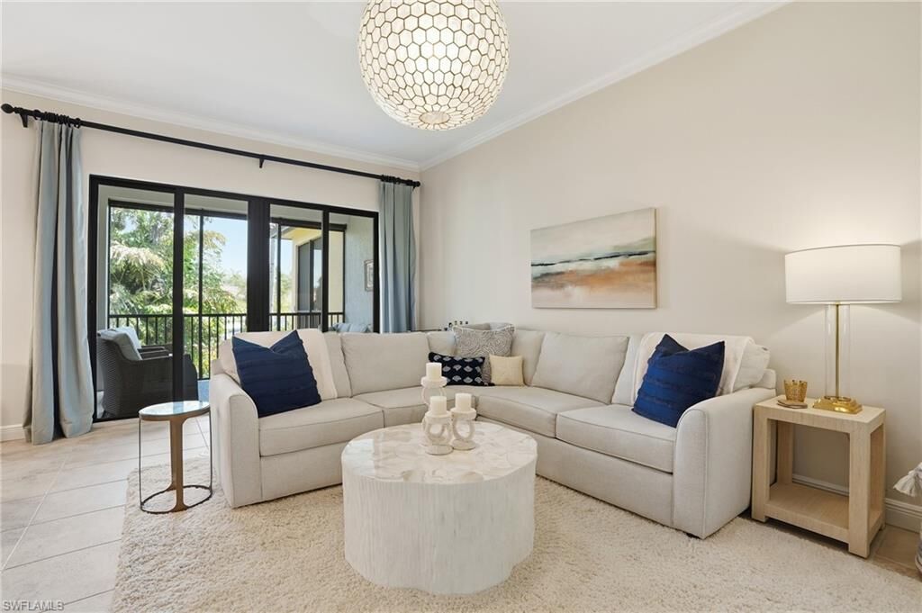 Property Photo: 975 Sandpiper St A202 FL 34102