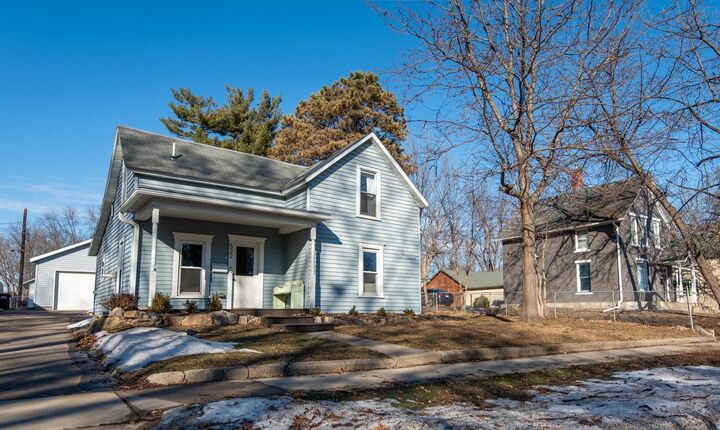 Property Photo:  522 6th Street W  MN 55033 