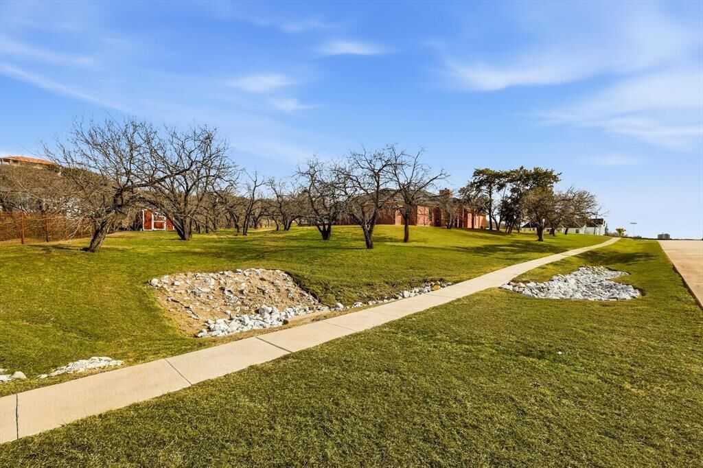 Property Photo:  2541 Town View Drive  TX 75104 