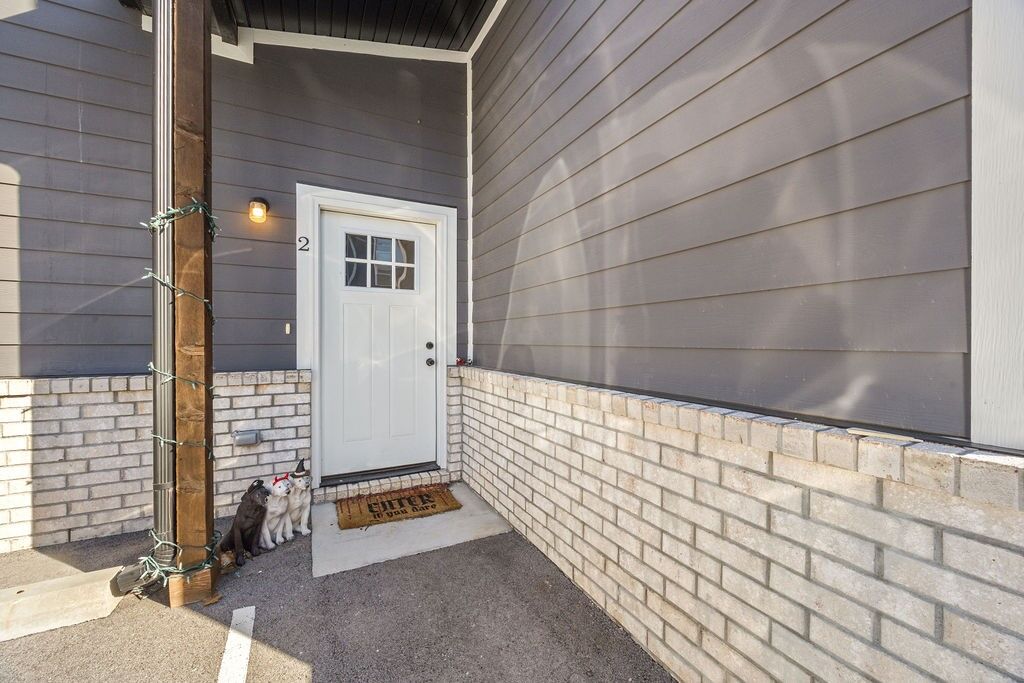 Property Photo:  281 W Ash Street 2  AR 72703 