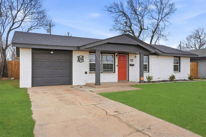 Property Photo: 1103 Asalee Street OK 73521