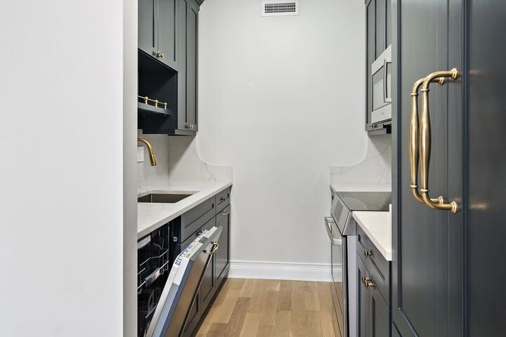Property Photo: 100 E Brookline St 4 MA 02118