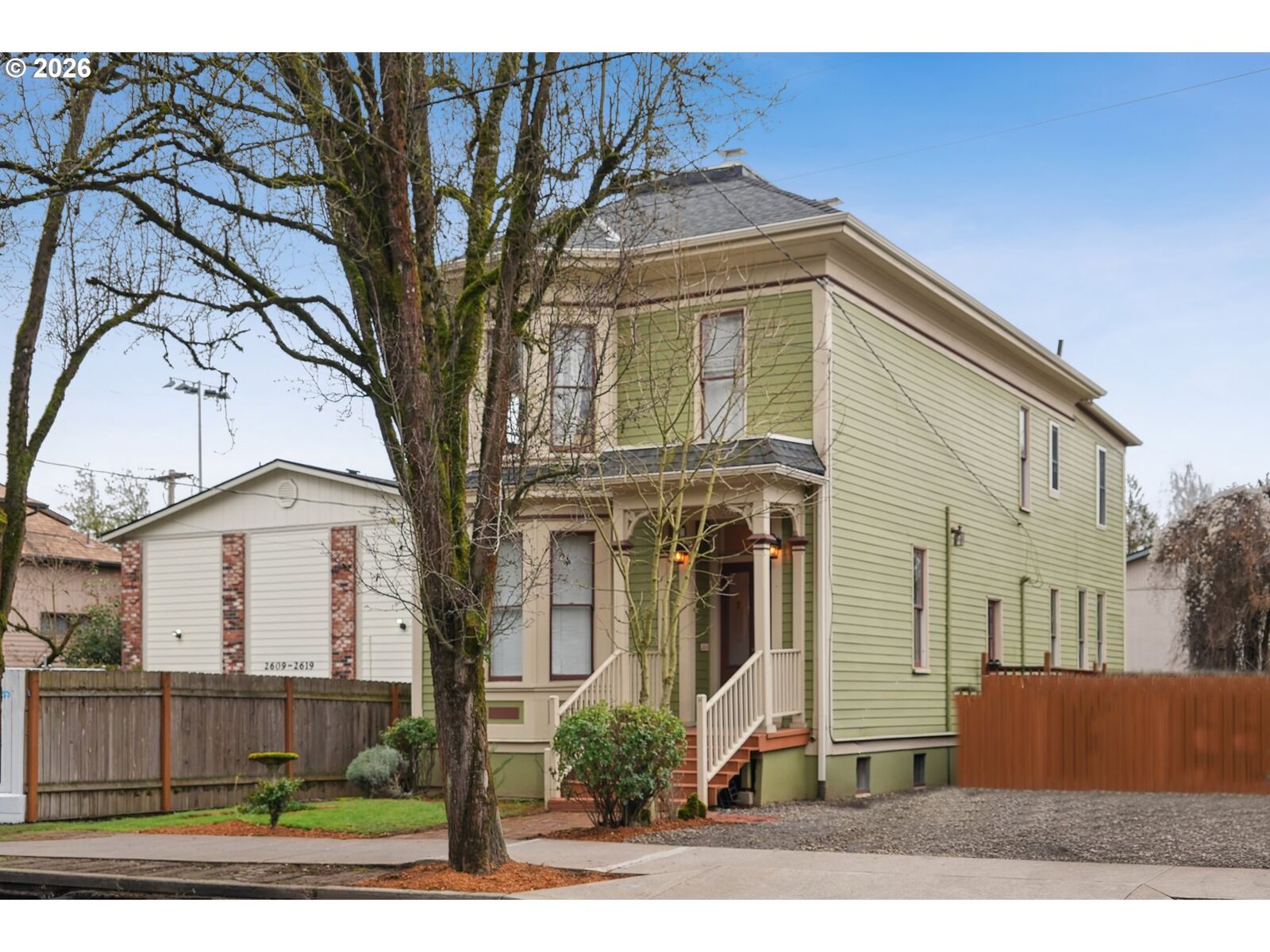 Property Photo: 2625 SE Stark St OR 97214