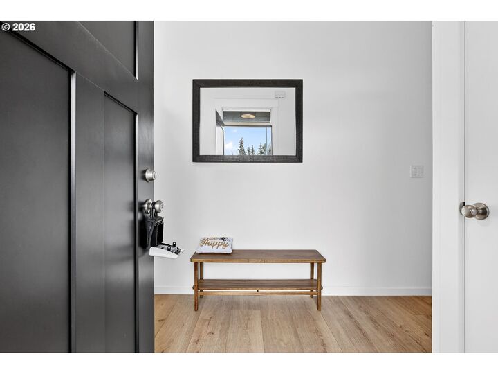 Property Photo: 872 Laurel Pl OR 97381