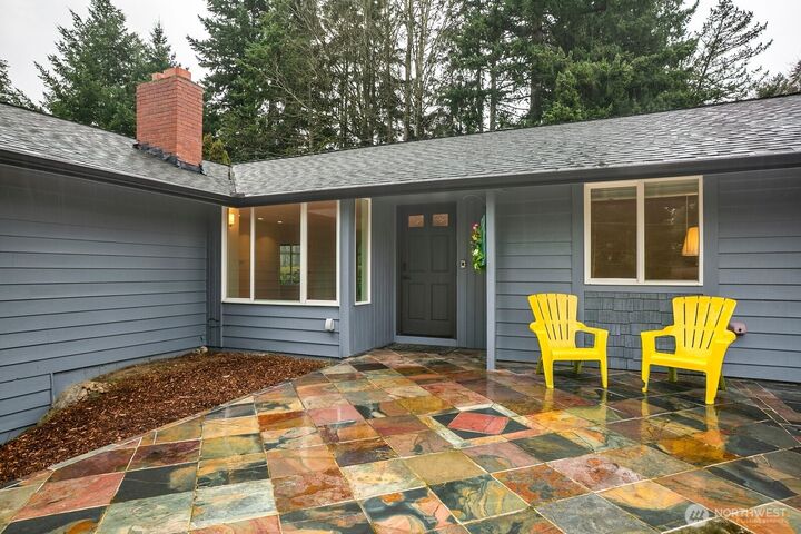 Property Photo:  654  154th Avenue NE  WA 98007 