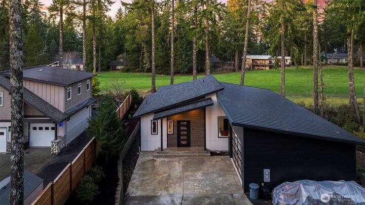 Property Photo:  31 E  Westwood Lane E  WA 98592 
