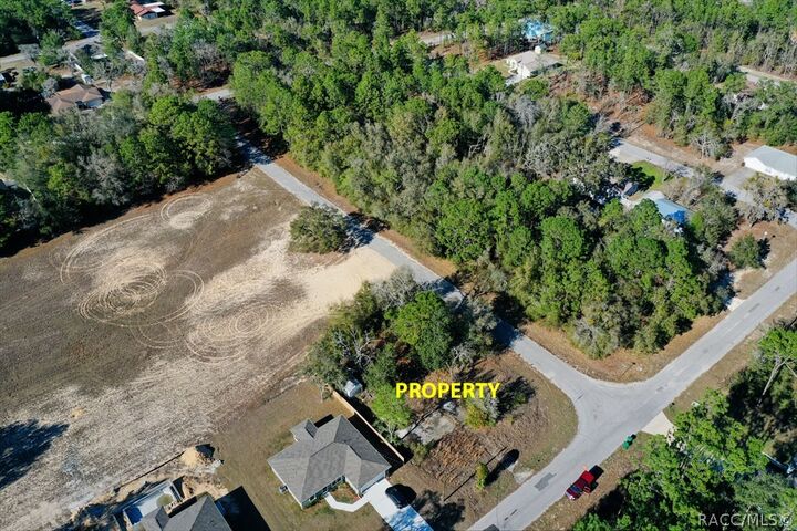 Property Photo: 941 W Cadima Place FL 34434