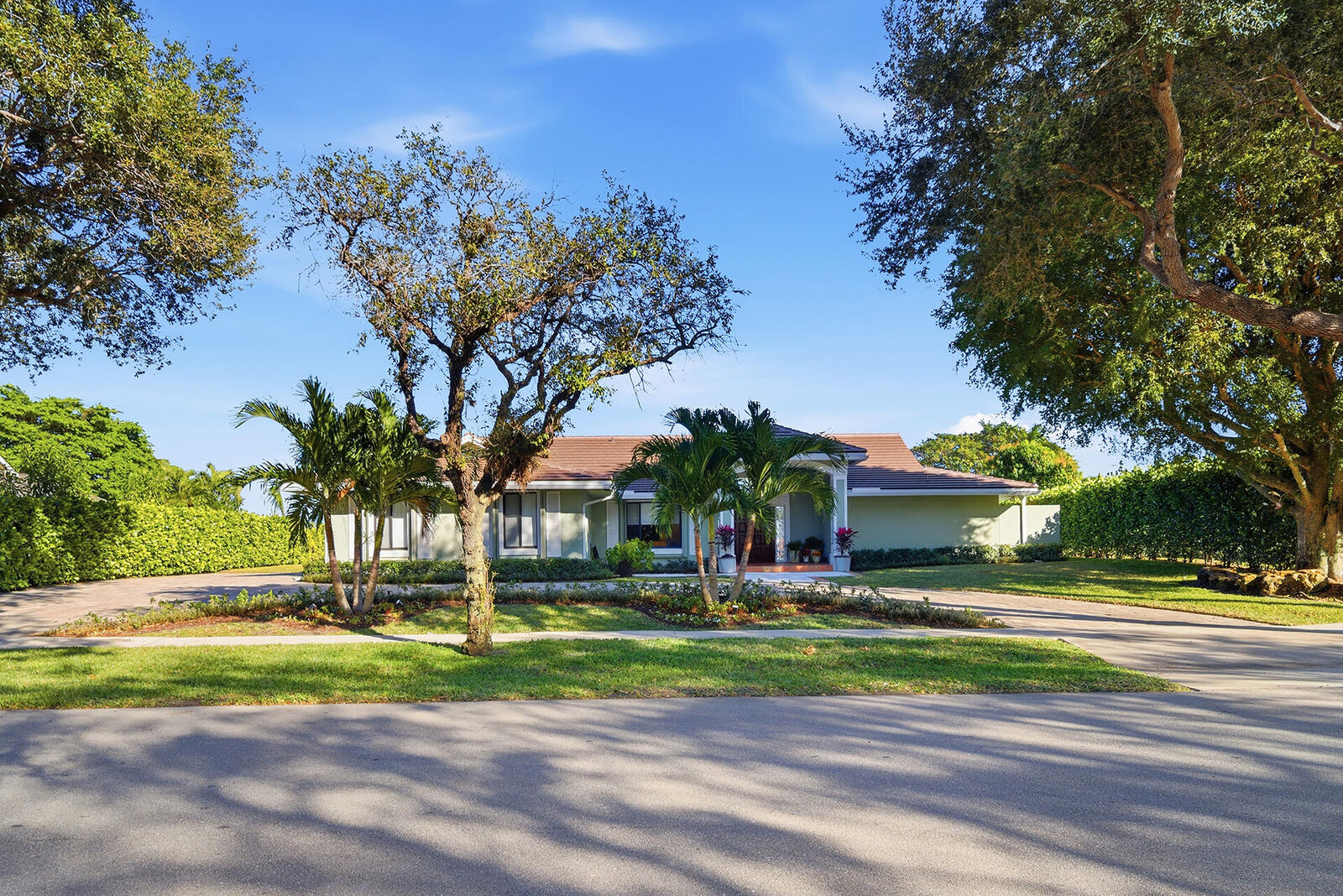 Property Photo: 2308 Embassy Drive FL 33401