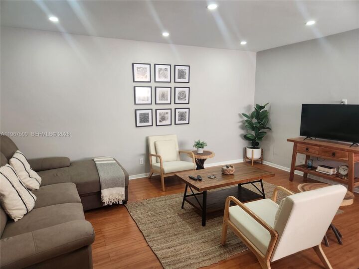 Property Photo: 3050 NE 5th Ter 10 FL 33334