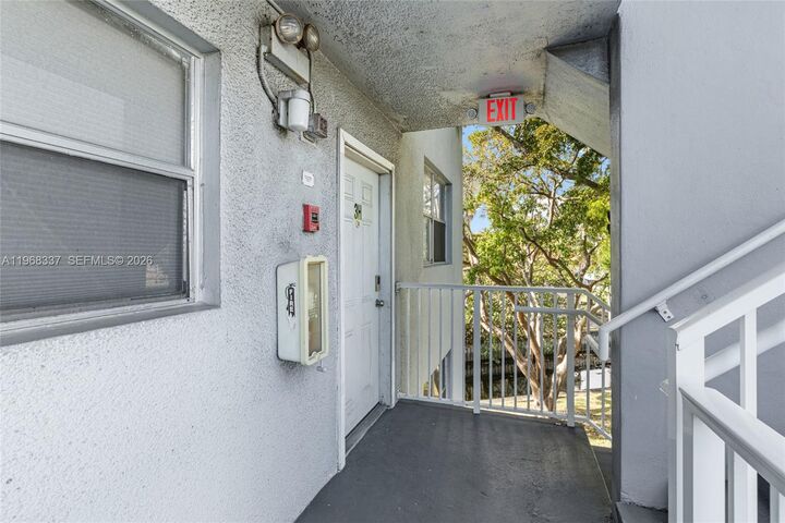Property Photo:  112 Royal Park Dr 3H  FL 33309 