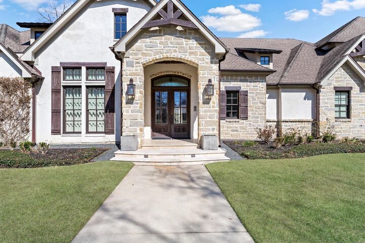 Property Photo: 8120 Evangeline Ln TX 77706