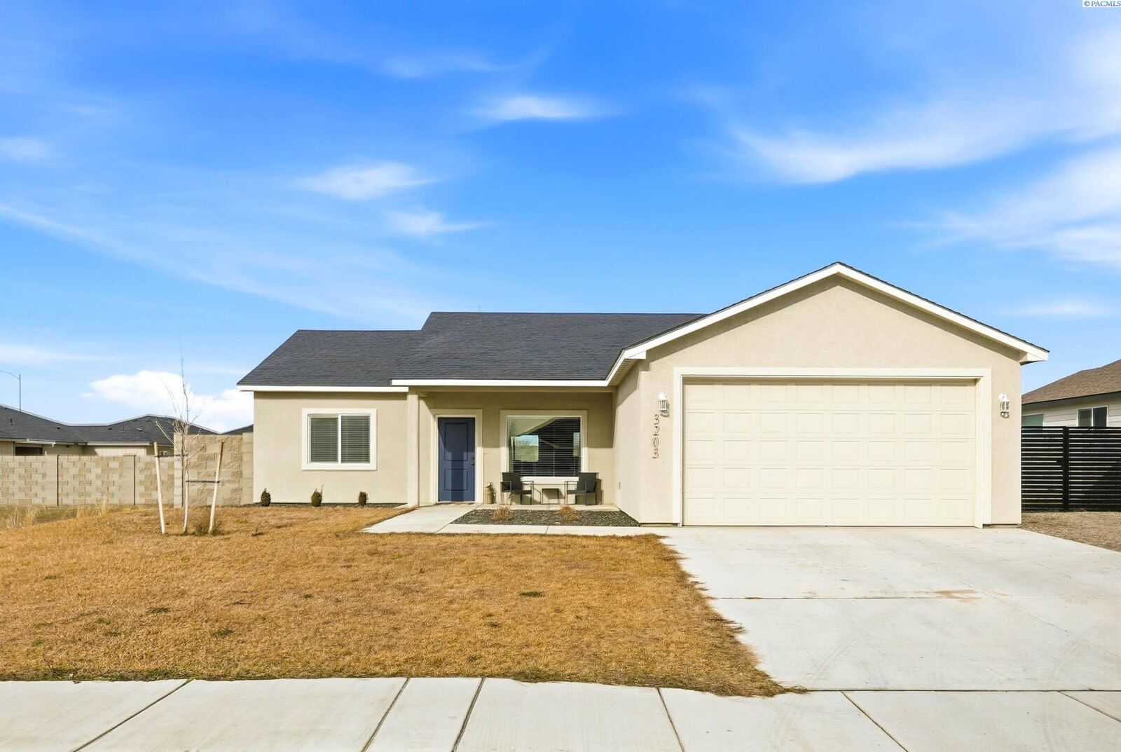 Property Photo:  3203 E Helena Street  WA 99301 