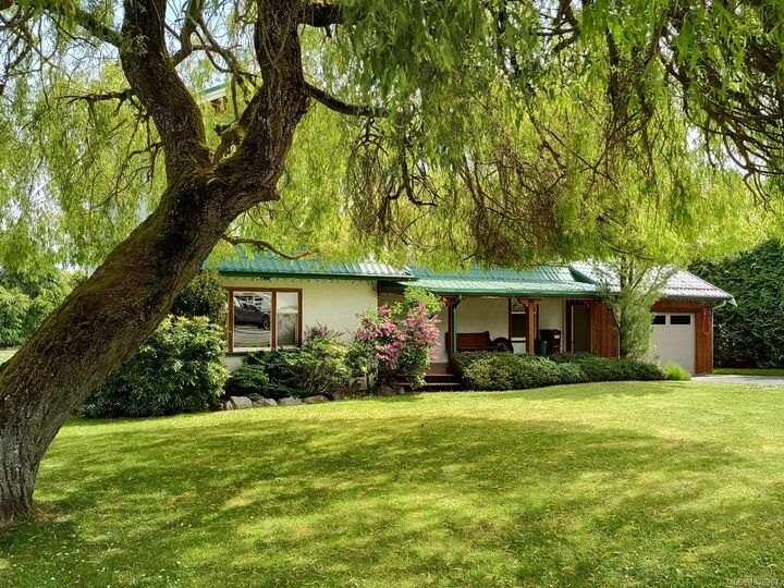 9159 East Saanich Rd — photo 1