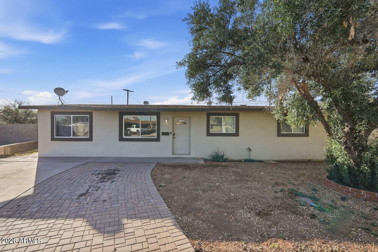 Property Photo:  1211 W 15th Street  AZ 85281 