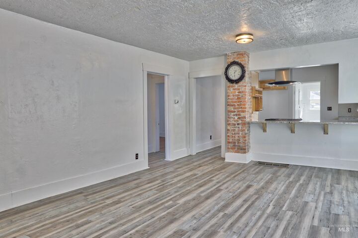 Property Photo: 220 17th Ave S ID 83651