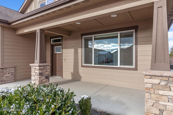 Property Photo:  22835 E Edgewater Ln  WA 99019 