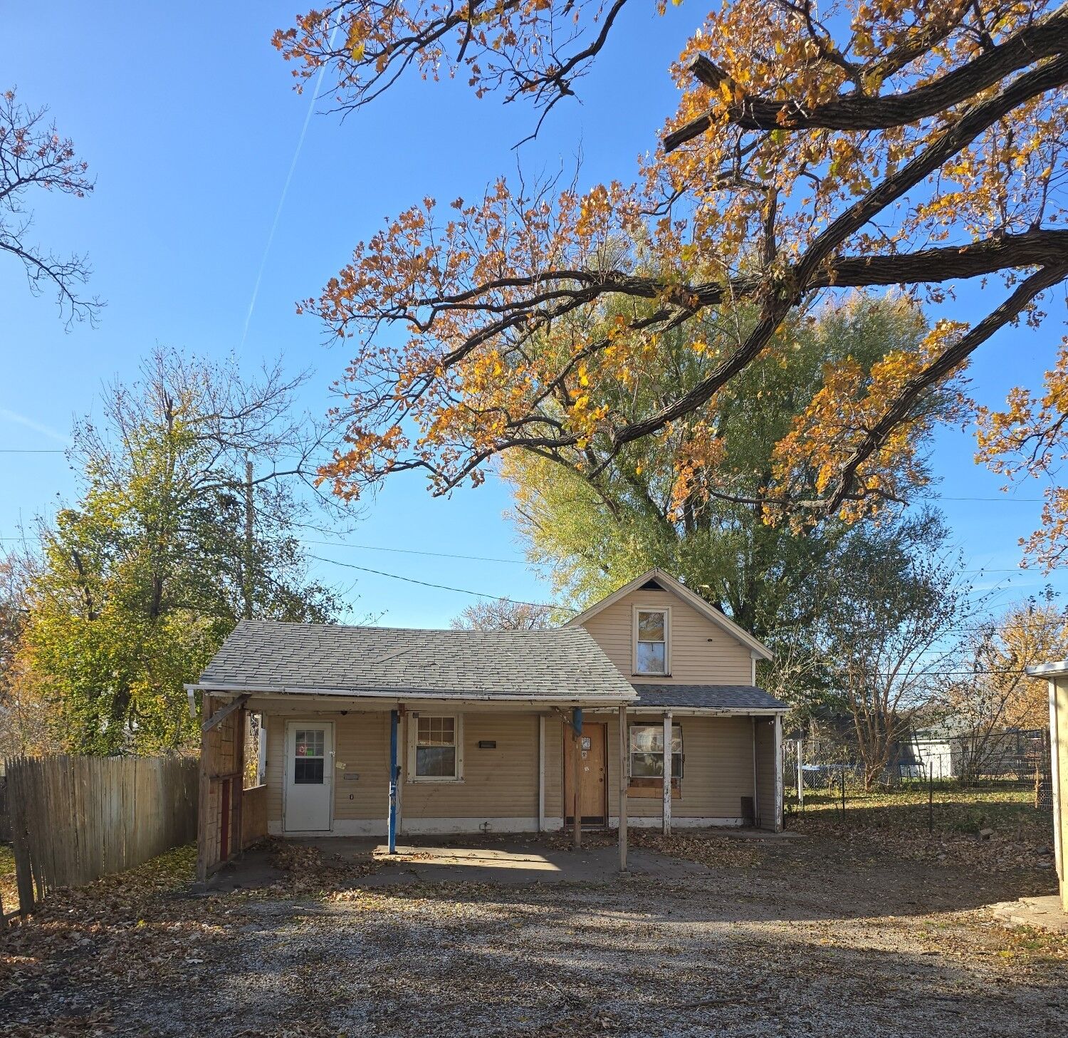 Property Photo:  923 Oakland Road NE  IA 52402 