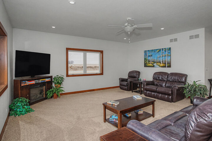 Property Photo:  400 South Street  IA 50130 