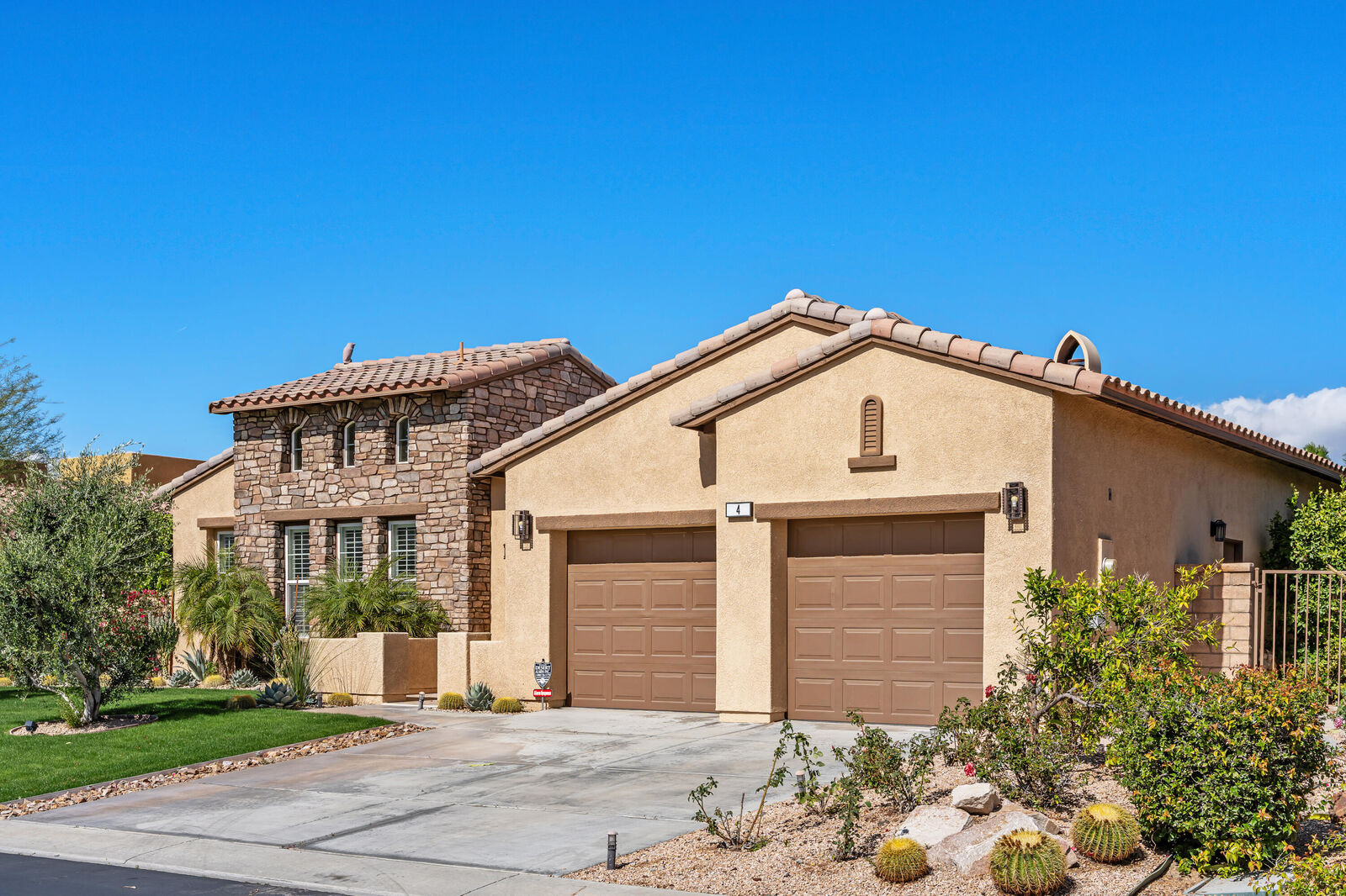 Property Photo:  4 Via Santo Tomas Drive  CA 92270 