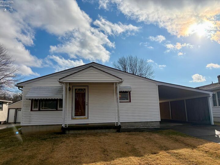 Property Photo:  332 Elm Avenue  OH 44883 