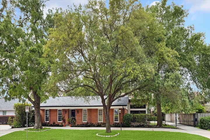 Property Photo:  1902 Chimney Rock Road  TX 77056 