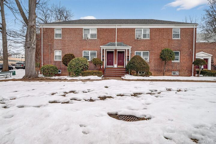 Property Photo:  540 Tuckahoe Road 3B  NY 10710 