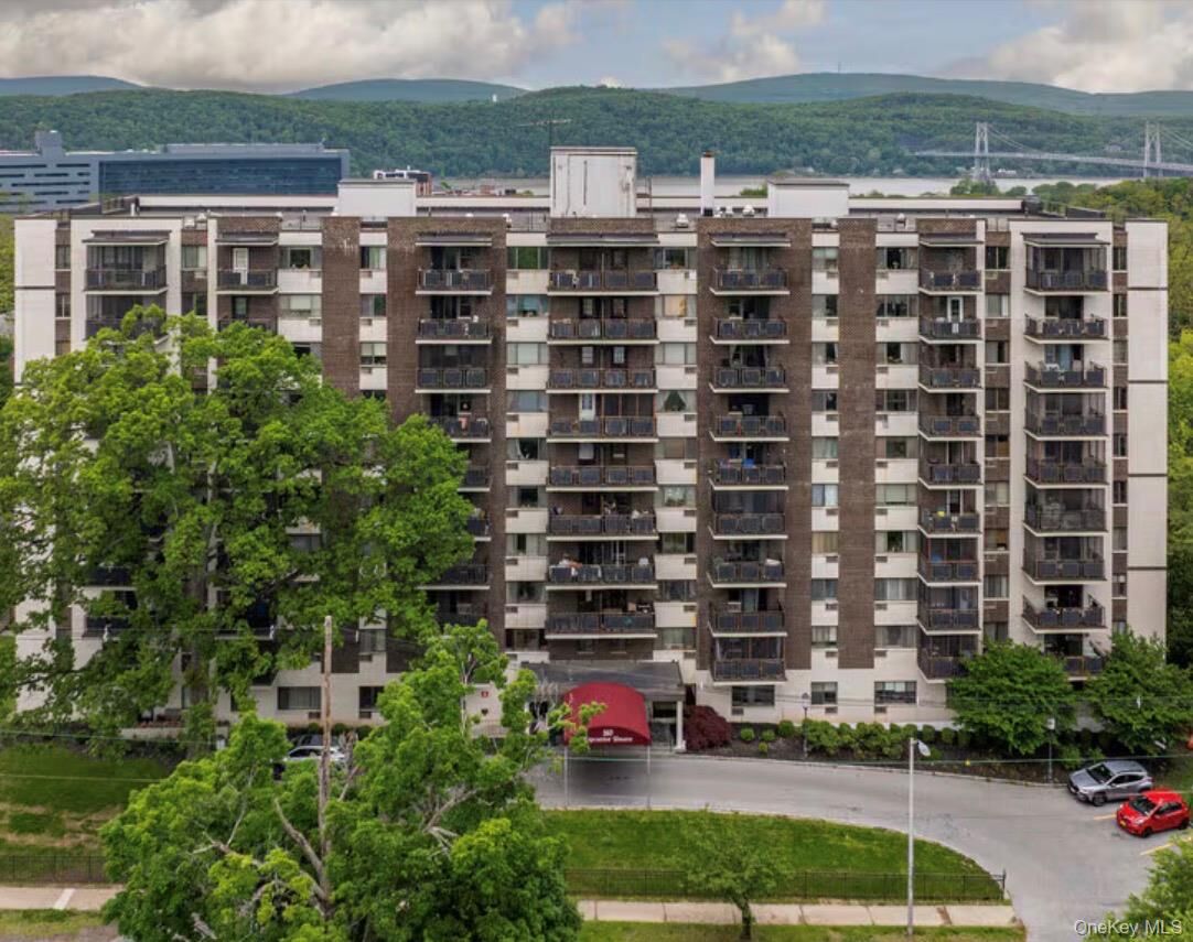 Property Photo: 160 Academy Street 7H NY 12601
