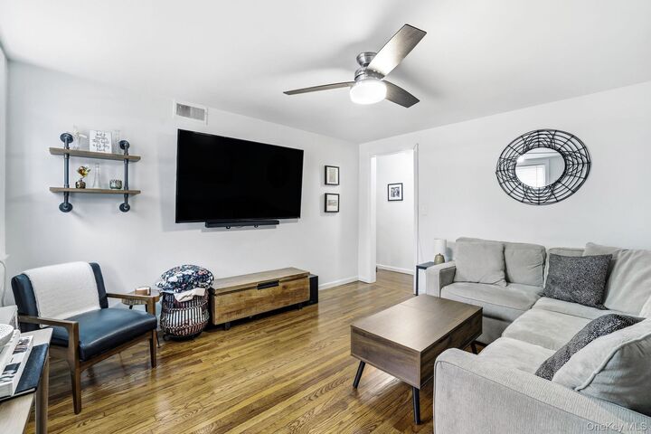Property Photo:  253 S Broadway 253  NY 10591 