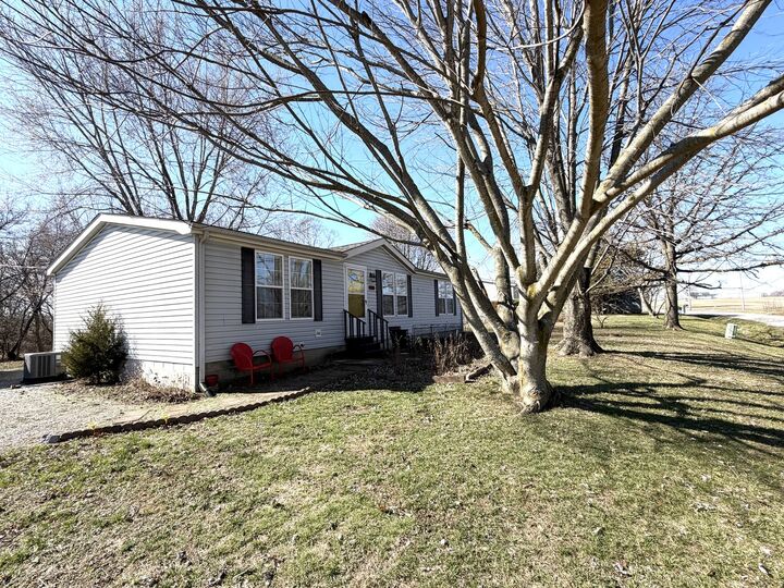 Property Photo:  392 W Shirley Lane  IL 62877 