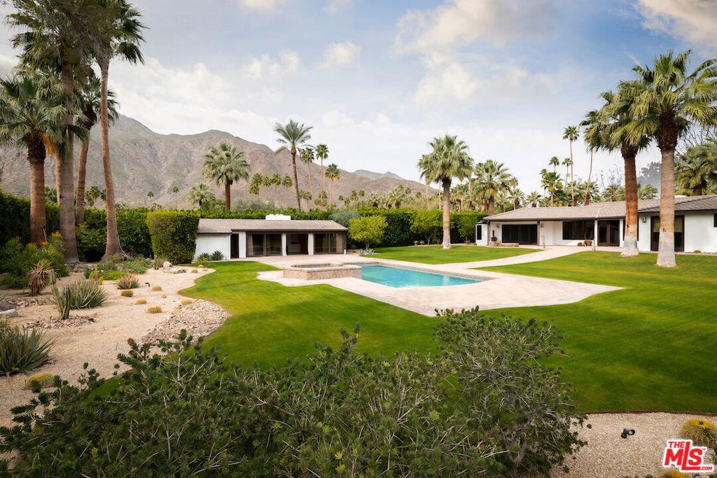 Property Photo:  467 W Via Lola  CA 92262 