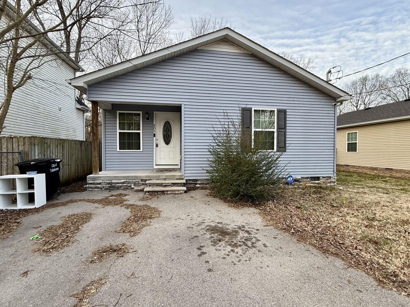 Property Photo:  805 E Grizzard St  TN 37388 