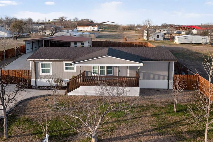 Property Photo:  819 Hoss Road  TX 76266 