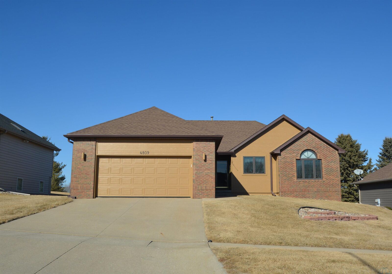 Property Photo:  4809 Bradford Ln  IA 51106 