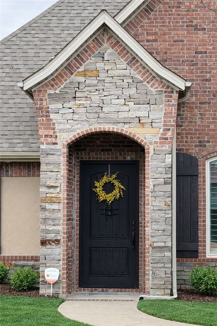 Property Photo:  5702 S 47th Street  AR 72758 