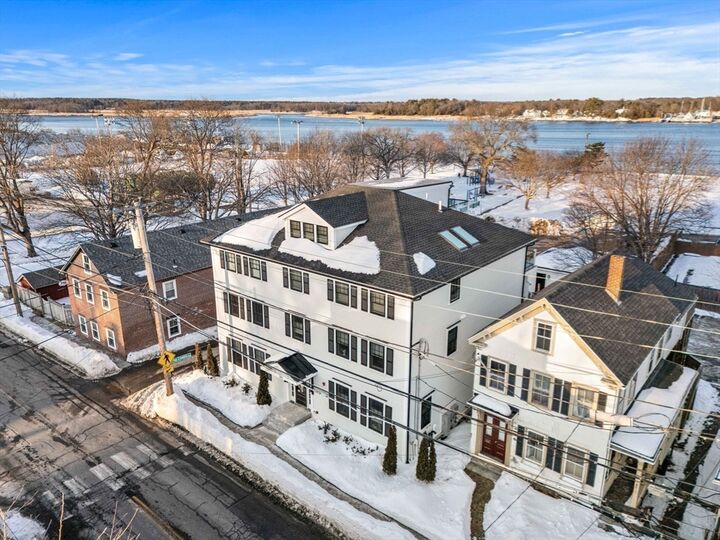 Property Photo:  182 Merrimac St 1  MA 01950 