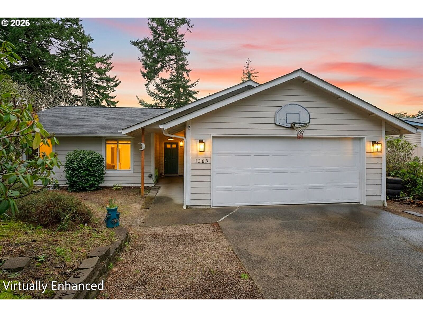 Property Photo: 1265 Laurel St OR 97439