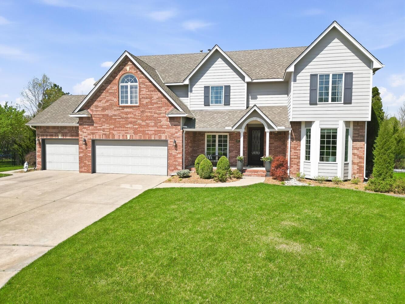 Property Photo:  109 N Chelmsford Ct  KS 67230 