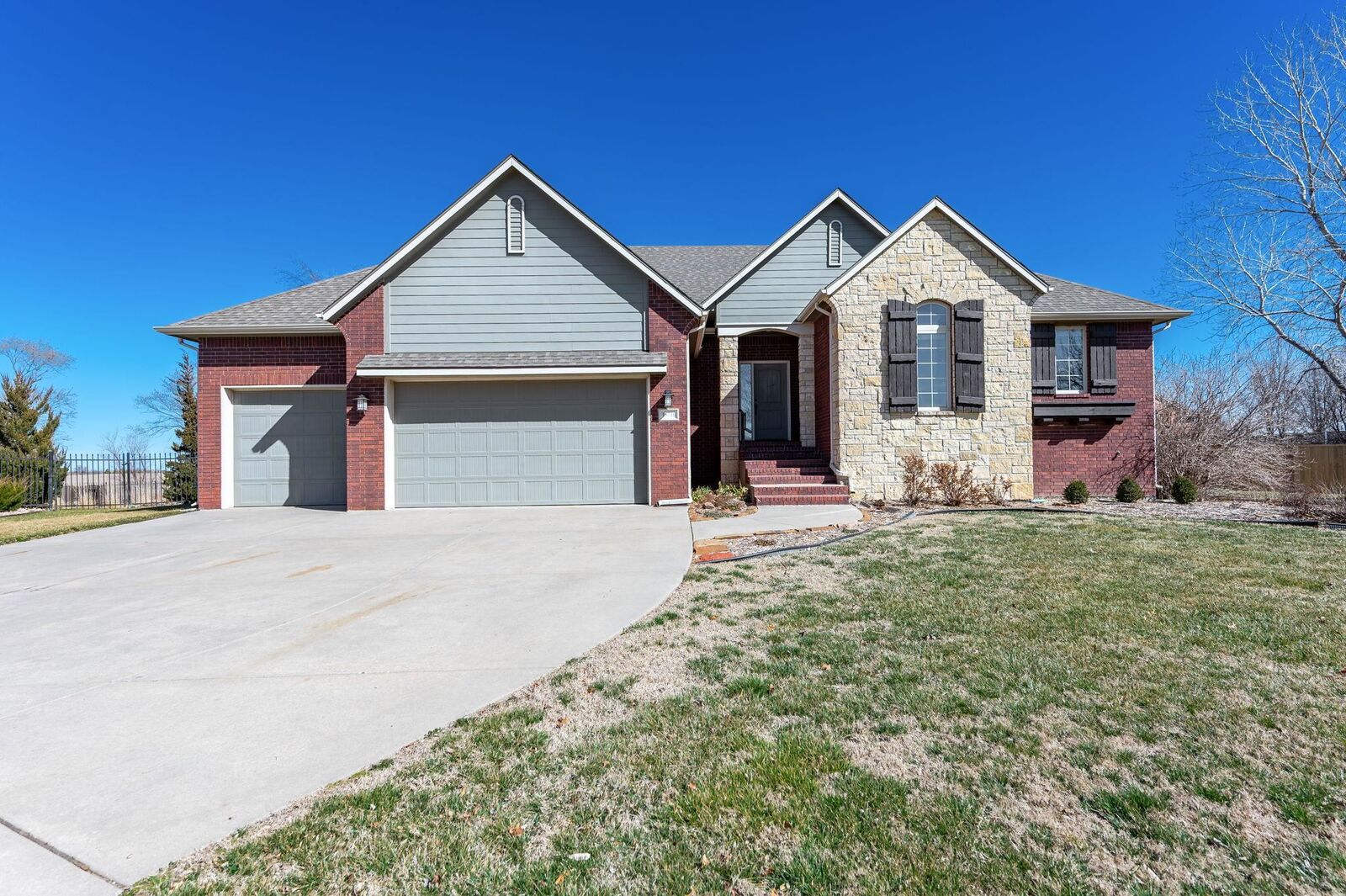Property Photo: 13716 E Mainsgate St KS 67228
