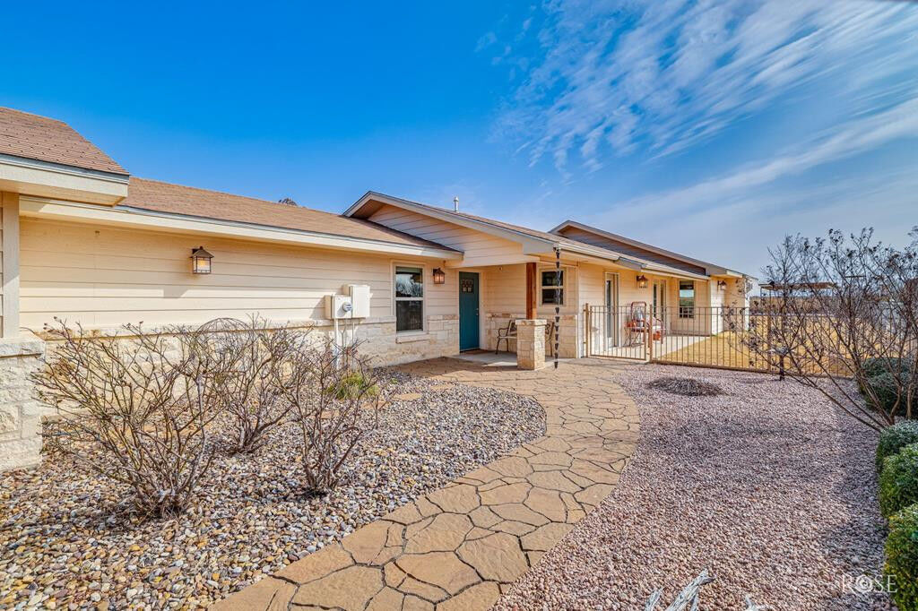 Property Photo:  1820 Shady Point Circle Drive  TX 76904 