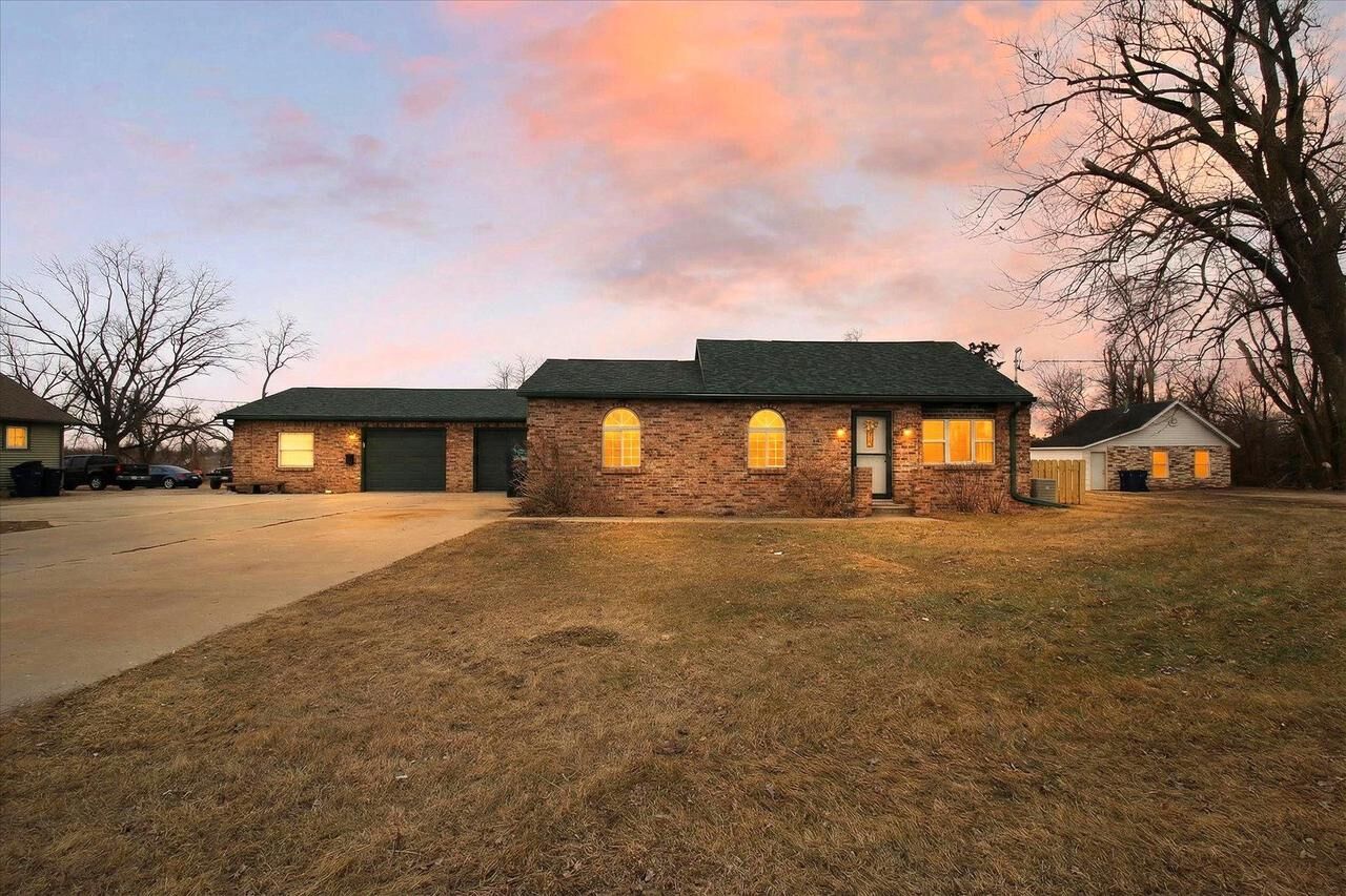 Property Photo: 2505 Center Avenue WI 53546