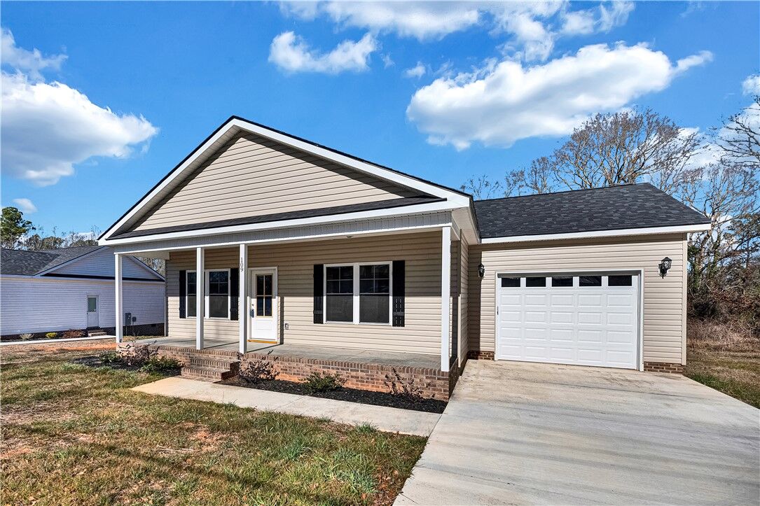 Property Photo:  109 Simpson Street  SC 29655 