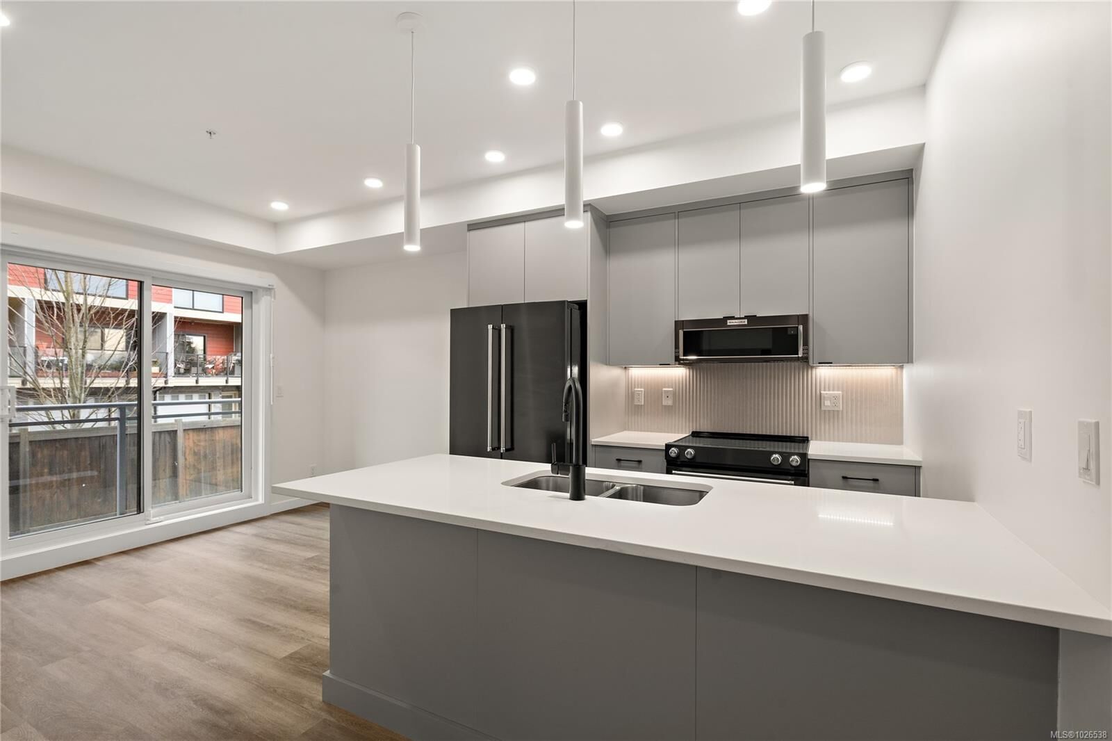 Photo de la propriété: 610 Lampson St 305 BC V9A 0L4