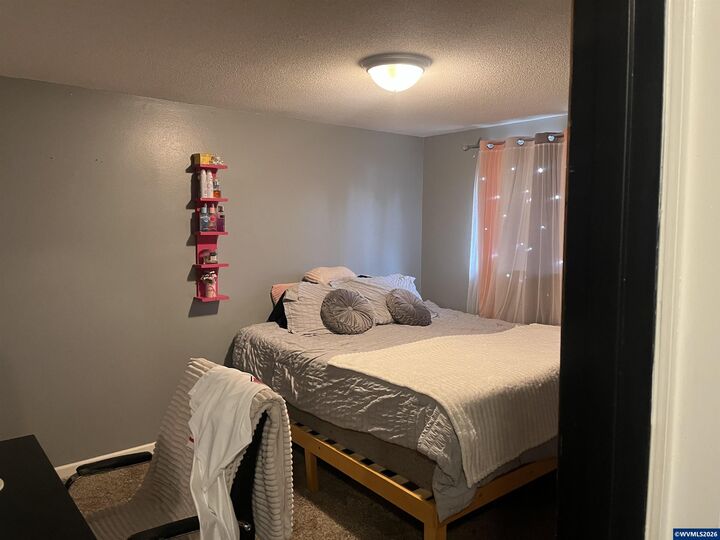 Property Photo: 4664 Kingston Ct NE OR 97305