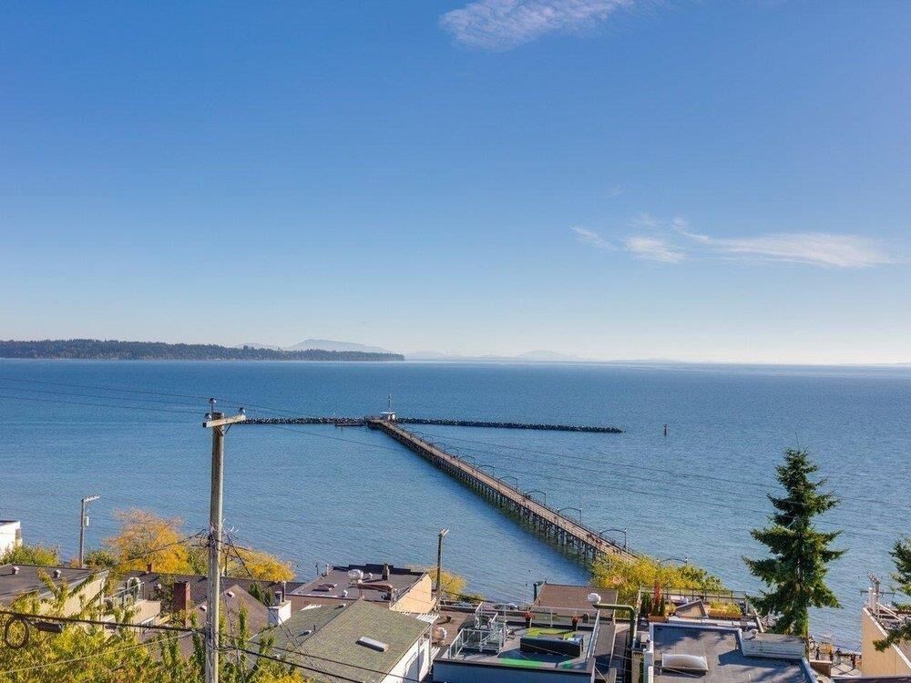 Property Photo: 15061 Victoria Avenue BC V4B 1G4