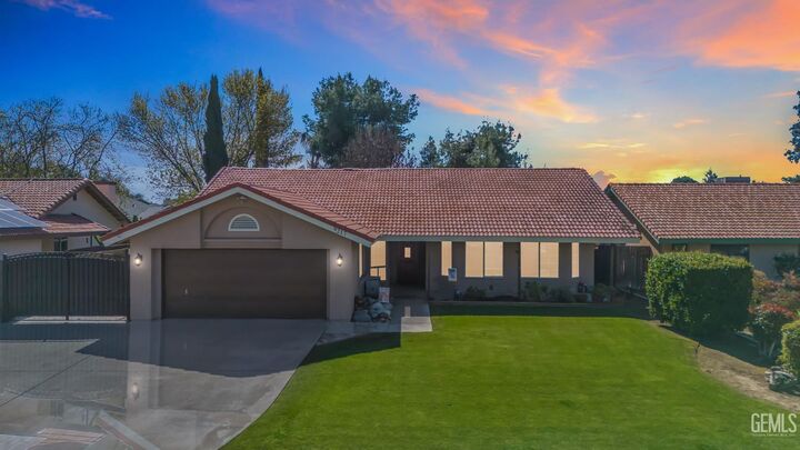 Property Photo: 9217 Totem Avenue CA 93312