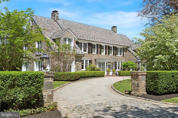 Property Photo: 281 Winding Way PA 19066