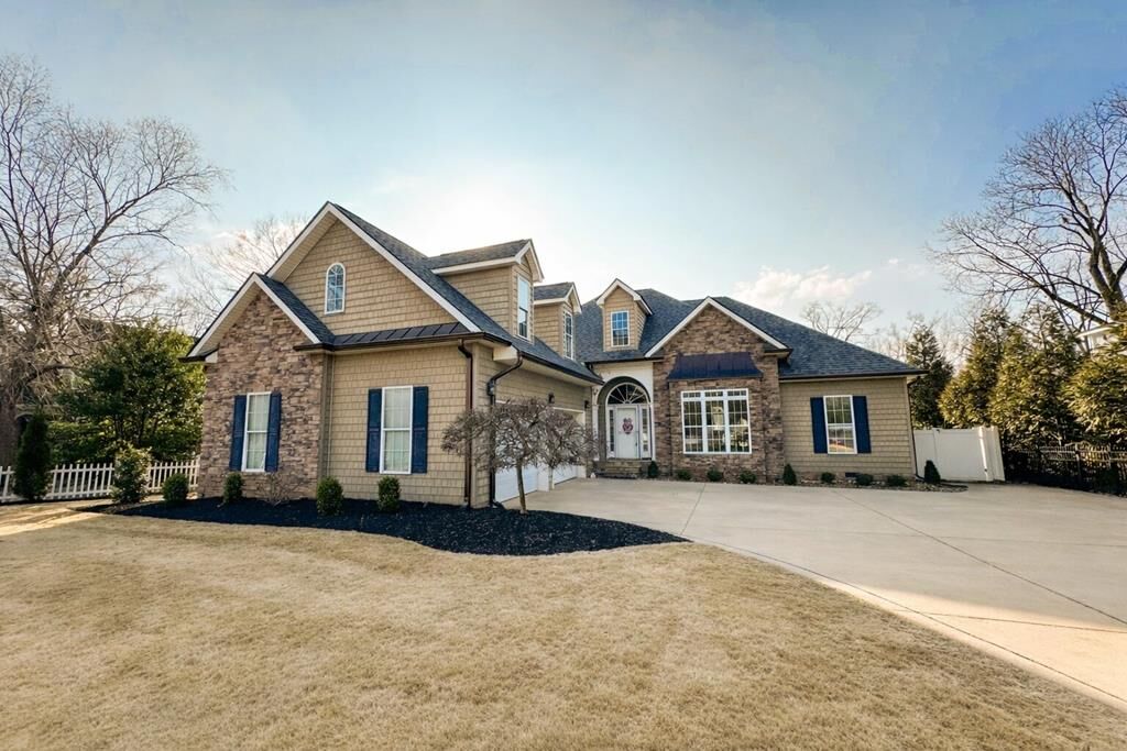 Property Photo:  804 Thornton Place  GA 30720 