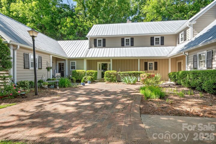 Property Photo:  3706 Selwyn Farms Lane 17-3  NC 28209 